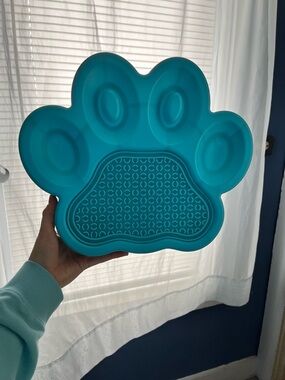 Paw-Shaped Slow Feeder Bowl in Bright Teal